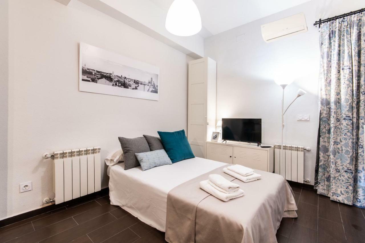 1 Habitacion Apartamento Temporada Lucero Madrid Exteriér fotografie
